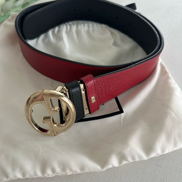 Gucci Interlocking GG Reversible Black/Red Calfskin Belt with Gold-Tone Buckle - Picture 2 of 4